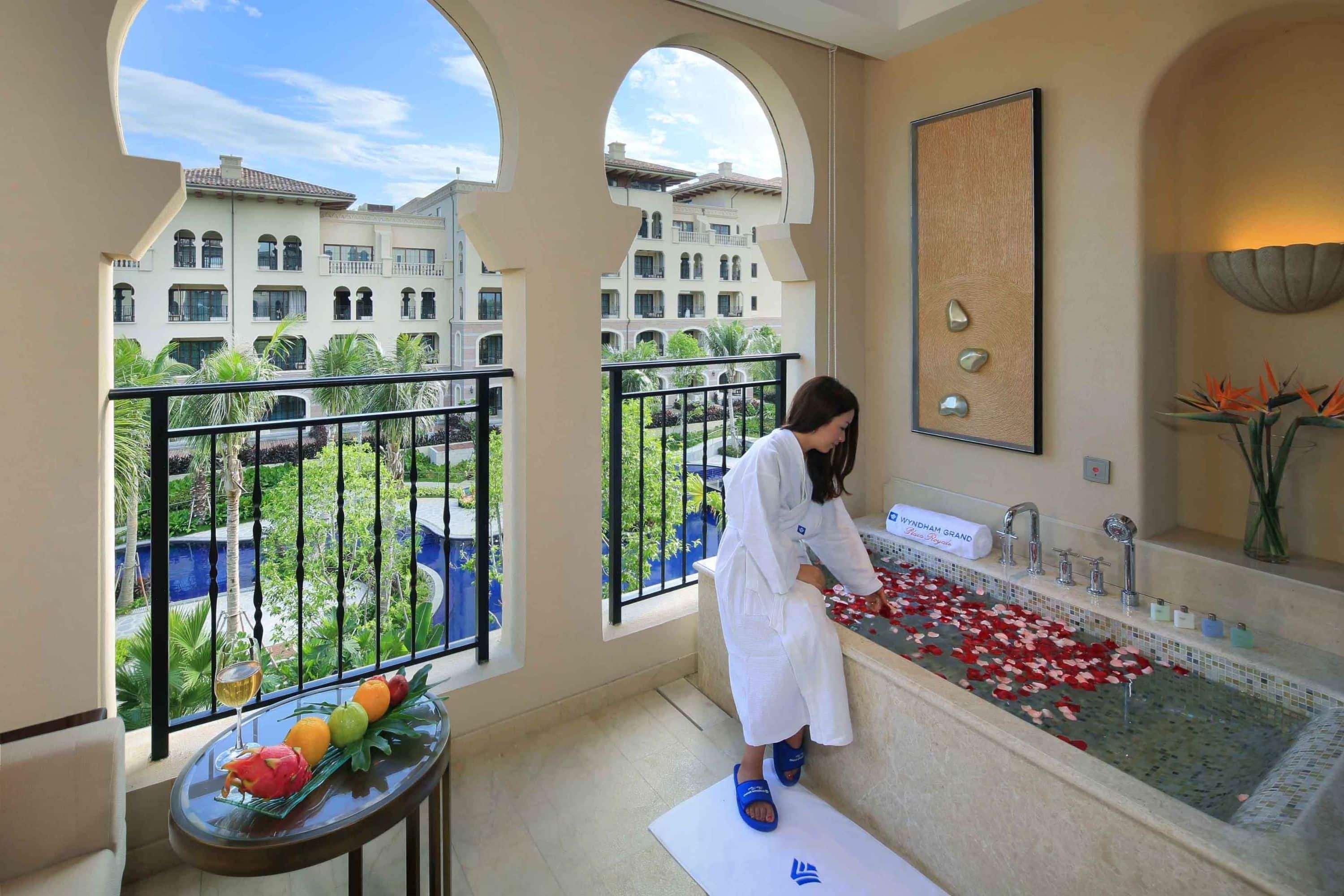 Wyndham Grand Plaza Royale Hainan Longmu Bay Ledong Exterior photo